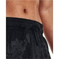 UNDER ARMOUR Men's UA Rival Fleece Dye Shorts -Iron Stride Men Shop 2082222 001 alt4